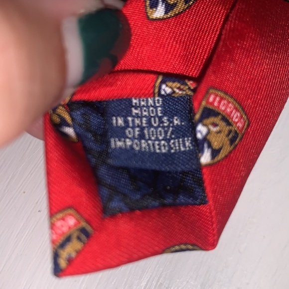 Vineyard Vines NHL Logo Neck Tie - Picture 7 of 7